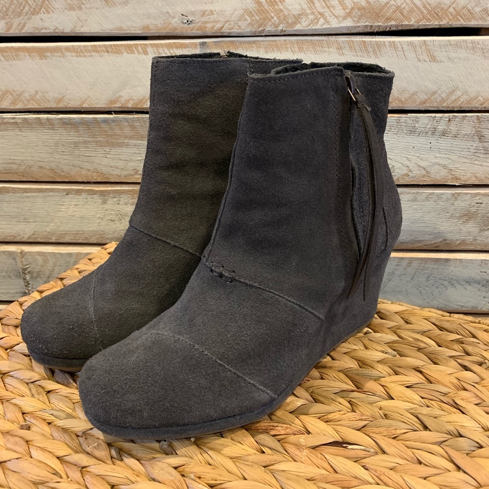 TOMS Gray Suede Wedge Bootie Sz 9